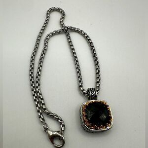 Stylish 16” heavy silver toned necklace with‎ faux onyx pendant!